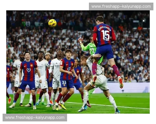 伯纳乌的惊涛骇浪：2005巴萨“梦二”王朝的荣耀时刻